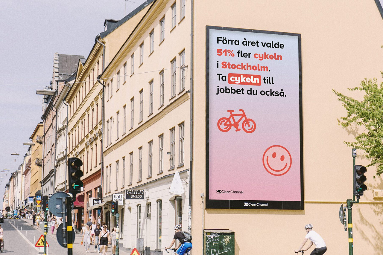 Digital klimatcoach tar over reklamskyltar ska hjälpa invånare att bli mer hållbara